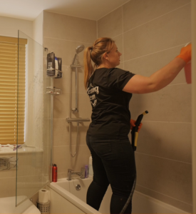 Move-In vs. Move-Out Cleaning: What's the Difference 6 bathroom apartment cleaner