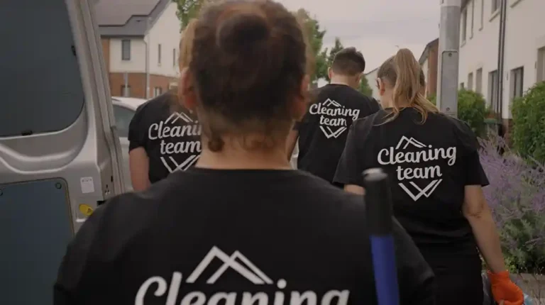 Why Dublin Pros Prefer Cleaning Team Over Freelancers 2 commercial cleaners dublin