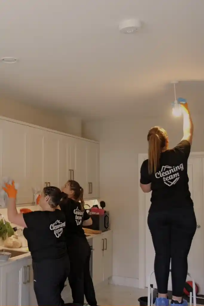 How Weekly Cleaning Services Help Dublin Couples Reclaim Weekends 7 kitchen cleaners