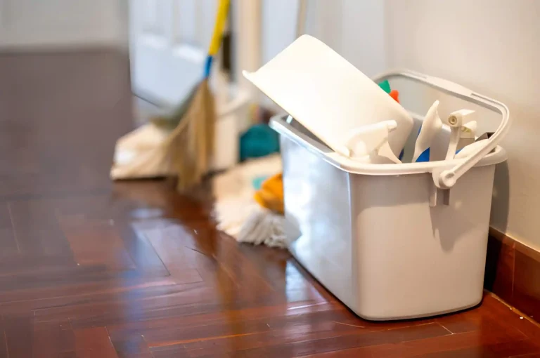 End of Tenancy vs. Deep Cleaning: What's the Difference? 5 cleaning supplies